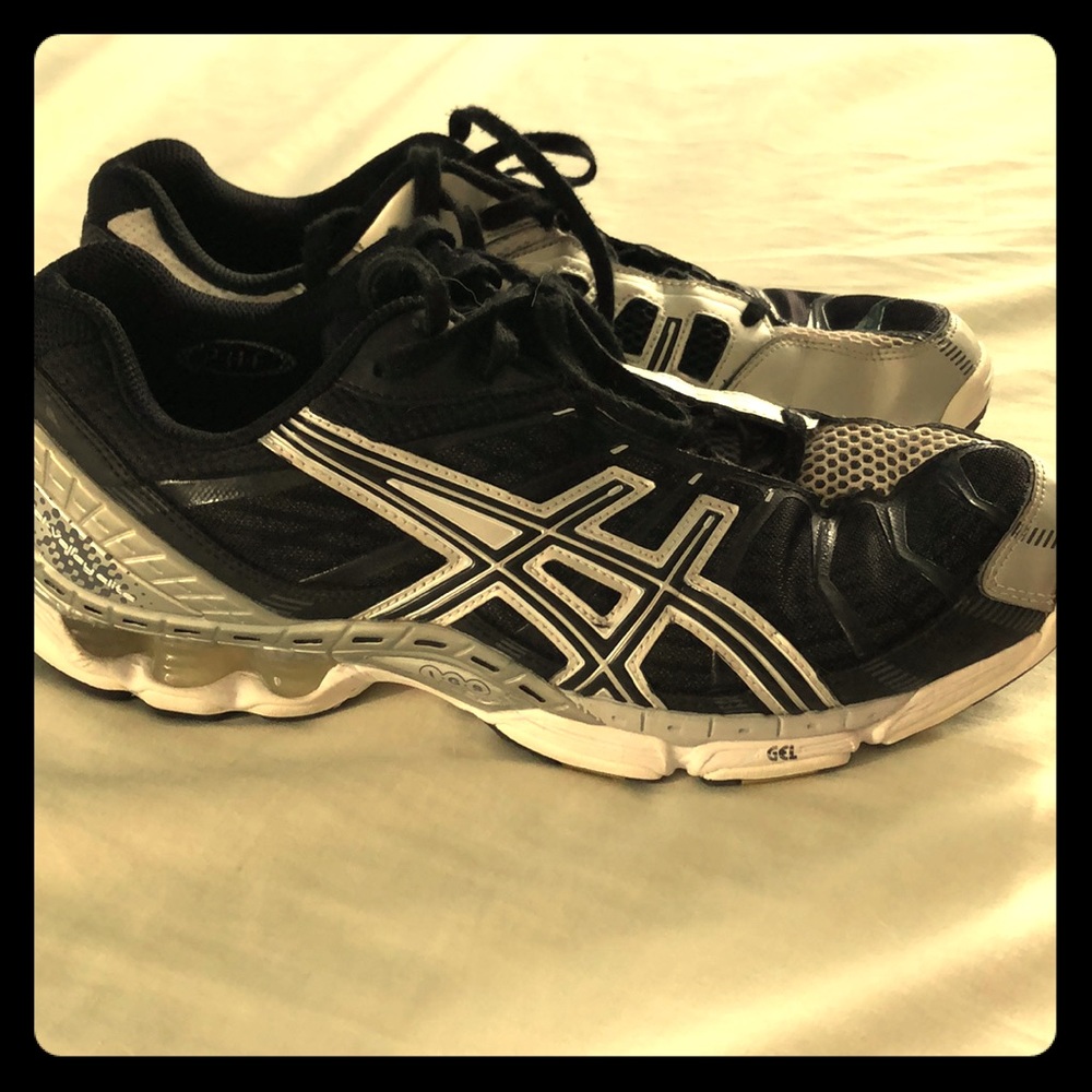 Volleyball shoes